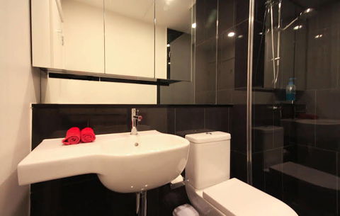 Amazing Waterfront Apartment - Accommodation QLD 0