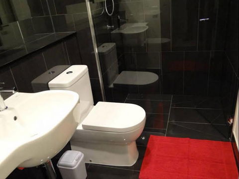 Amazing Waterfront Apartment - Accommodation QLD 6