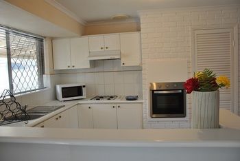 Beachside Grove - Accommodation QLD 2
