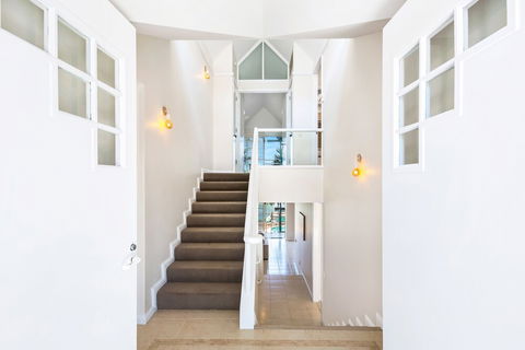 Sunshine Villa At Sanctuary Cove - Accommodation QLD 4