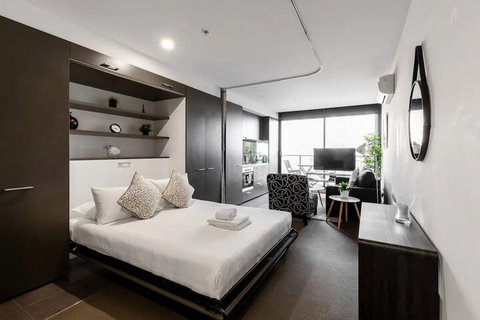 Modern Studio In Heart Of Lively Chapel Street - Accommodation QLD 5