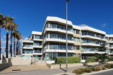 Sandcastles Luxury Retreat Apartment - Accommodation QLD 1