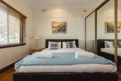 North Cottesloe Cottage - Accommodation QLD 6