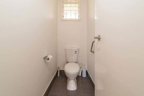 Peaceful 3 Bedroom Apartment In Ascot - Accommodation QLD 4