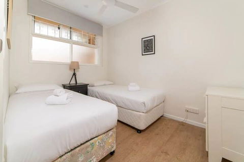 Peaceful 3 Bedroom Apartment In Ascot - Accommodation QLD 5