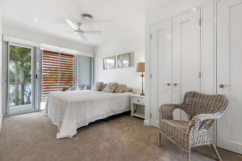 North Facing River Front Stunning Apartment Unit 2 9 Hilton Esplanade - Accommodation QLD 3