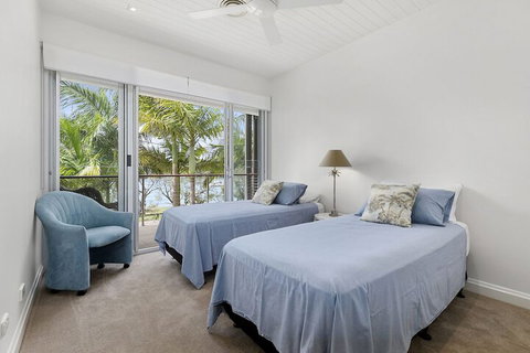 North Facing River Front Stunning Apartment Unit 2 9 Hilton Esplanade - Accommodation QLD 2