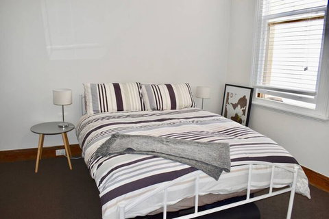 Charming Terrace House On Tree Lined Street - Accommodation QLD 2