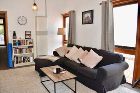 Charming Terrace House On Tree Lined Street - Accommodation QLD 0