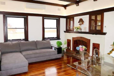 Charming & Cosy Home With City Views - Accommodation QLD 0