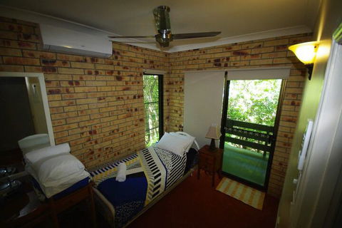 Avalon - Accommodation QLD 2