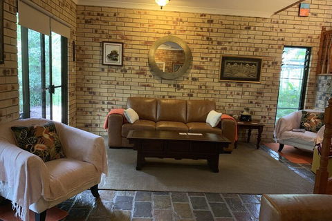 Avalon - Accommodation QLD 4