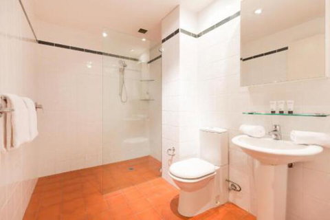 Bold Modern 1 Bed 10 Mins From The City - Accommodation QLD 3