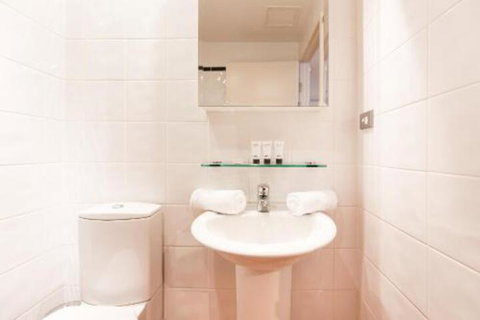 Bold Modern 1 Bed 10 Mins From The City - Accommodation QLD 1