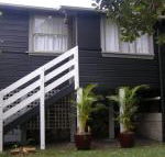 The Tree House 6 Gowing Street - Accommodation QLD