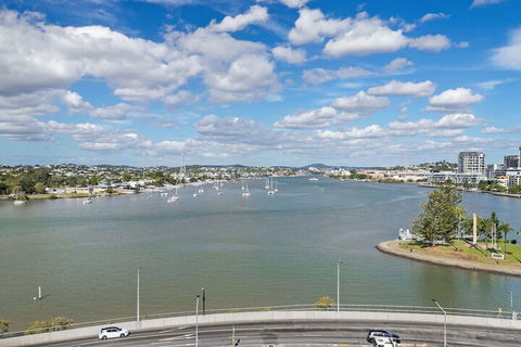 The Hamilton (I715) - Accommodation QLD 4