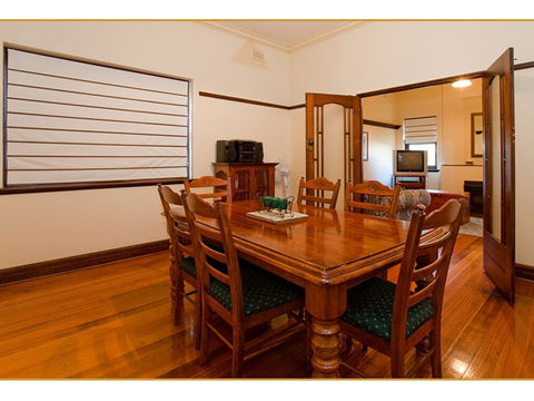 Fairholme Apartment - Accommodation QLD 3