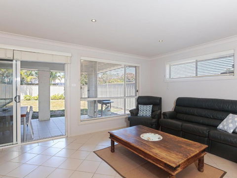 Relax At Pacific 1 / 26 Pacific Avenue Private Duplex With Enclosed Yard - Accommodation QLD 4
