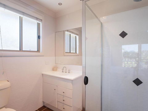 Relax At Pacific 1 / 26 Pacific Avenue Private Duplex With Enclosed Yard - Accommodation QLD 6