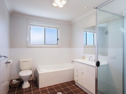 Relax At Pacific 1 / 26 Pacific Avenue Private Duplex With Enclosed Yard - Accommodation QLD 2