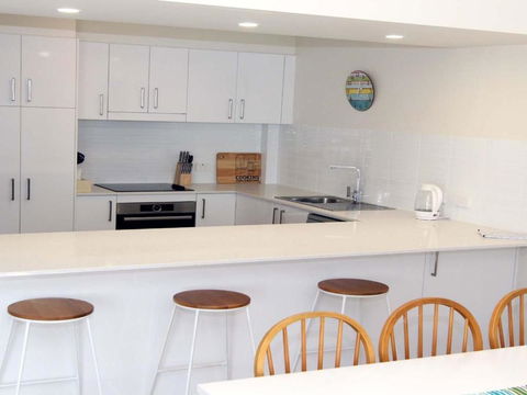 Kanandah 5 By The Lake! - Accommodation QLD 5