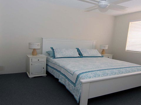 Kanandah 5 By The Lake! - Accommodation QLD 2