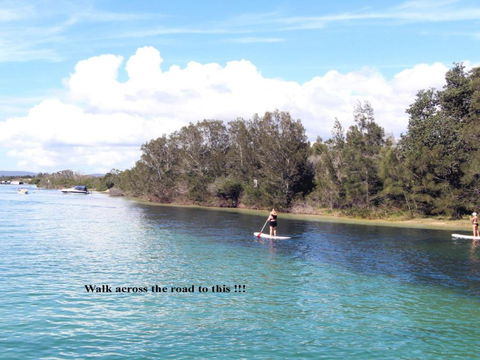 Kanandah 5 By The Lake! - Accommodation QLD 3