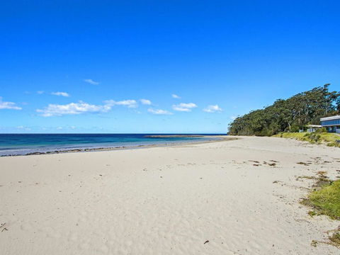 DAVIES STREET MOLLYMOOK 4 / 14 - Accommodation QLD 4