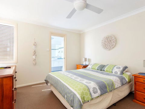 Aquarius Apartment 4 - Accommodation QLD 4