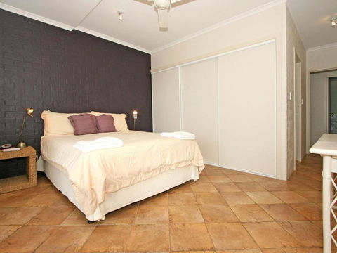 Now & Then 1 / 42 Clarence Street - Accommodation QLD 3