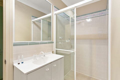 Ajax Avenue 6 - Accommodation QLD 7