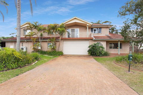 Ajax Avenue 6 - Accommodation QLD 1