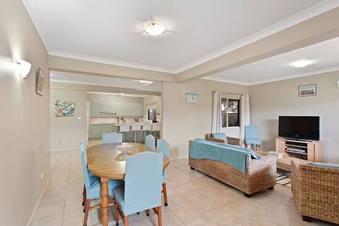 Ajax Avenue 6 - Accommodation QLD 3