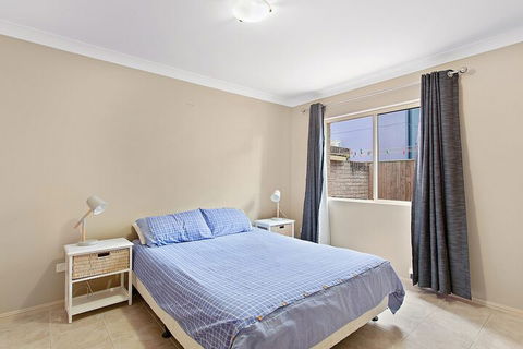 Ajax Avenue 6 - Accommodation QLD 4