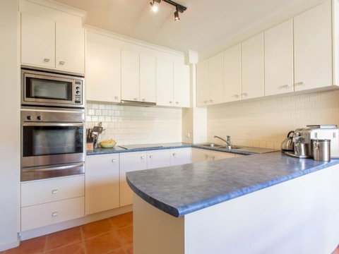 SEAVIEWS MORNINGTON.... - Accommodation QLD 6