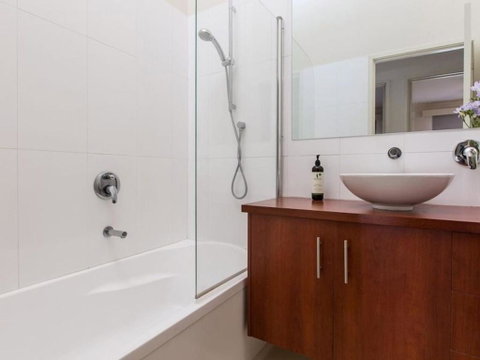 SEAVIEWS MORNINGTON.... - Accommodation QLD 4