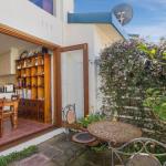 SEAVIEWS MORNINGTON.... - Accommodation QLD 0