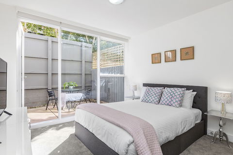 BOUTIQUE STAYS - Brighton By The Sea - Accommodation QLD 2