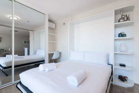 New Modern Apartment In Central Location - Accommodation QLD 2