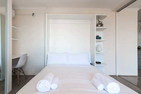 New Modern Apartment In Central Location - Accommodation QLD 3