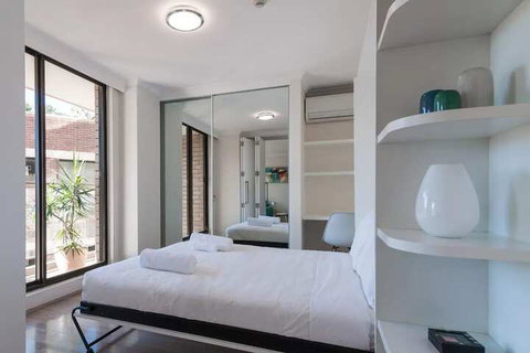 New Modern Apartment In Central Location - Accommodation QLD 1