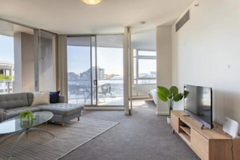 Modern Harbourside Apartment With A View - Accommodation QLD 0