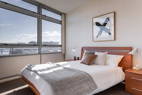Modern Harbourside Apartment With A View - Accommodation QLD 2