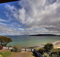 Stones Throw - Accommodation QLD