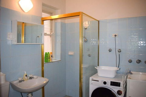 Incredible Location One Bedroom Apartment - Accommodation QLD 5