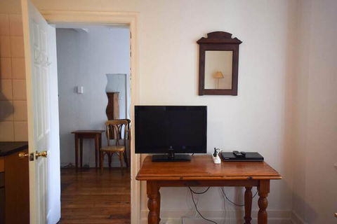 Incredible Location One Bedroom Apartment - Accommodation QLD 4