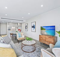 HomeHotel Extreme Luxury Apt next to Mall  Train - Accommodation QLD