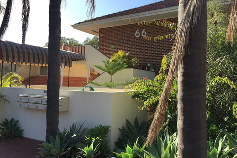 B6 Cafes & Restaurants Close To UWA - Accommodation QLD 4