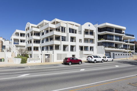 Gold Sands Beach Apartment - Accommodation QLD 1