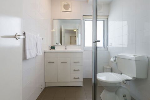 Gold Sands Beach Apartment - Accommodation QLD 7